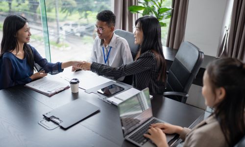 How to get jobs in Middle East